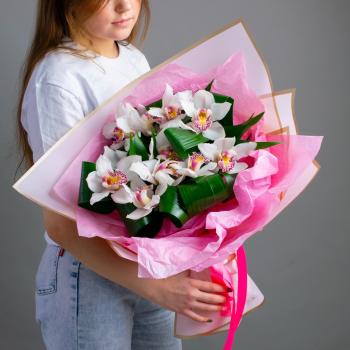 Букет Розовых Орхидей с аспидистрой
